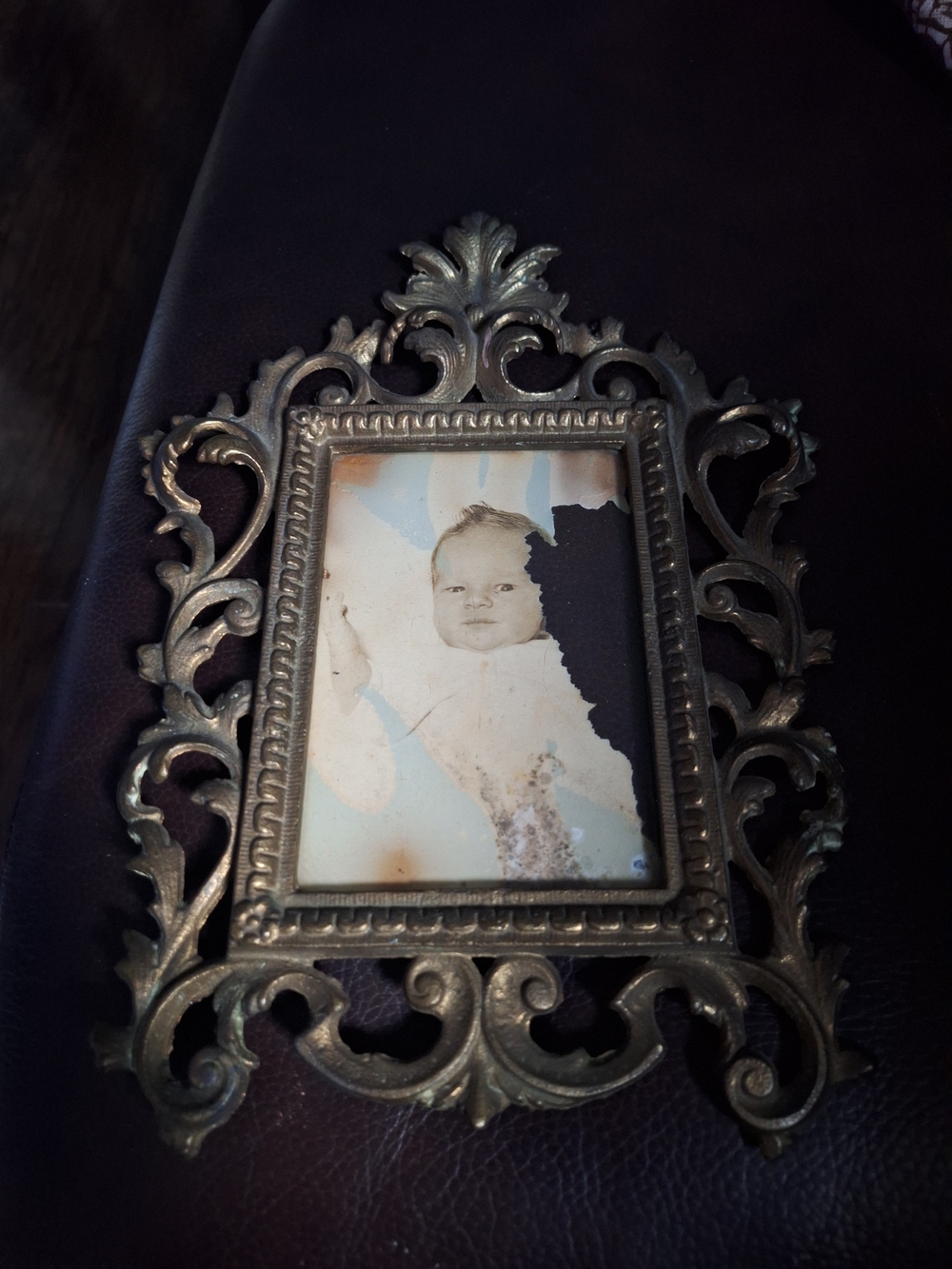 Ornate Vintage-Style Brass Picture Frame - Gold.stand Is Missing From The Back